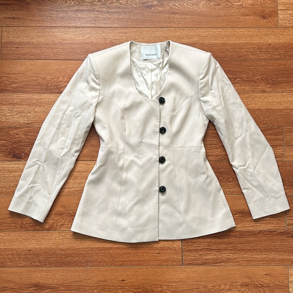 House of DAGMAR - Cream Round Neck Collarless Blazer - 6 38